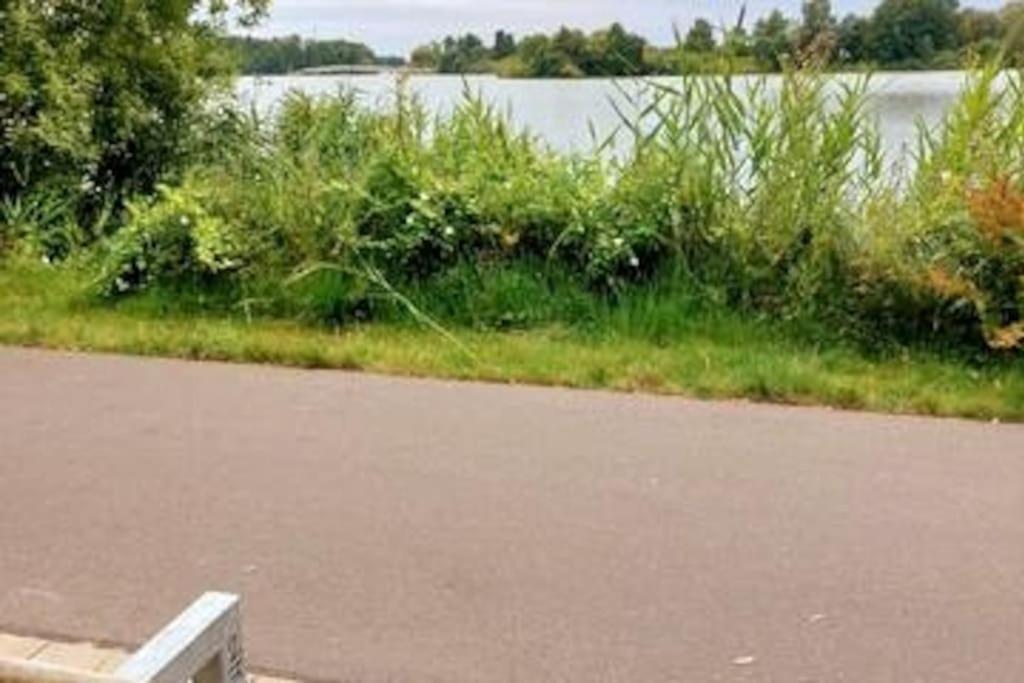 Zentrale Ferienwohnung - Direkt Am See Und Schloss شفيرين المظهر الخارجي الصورة