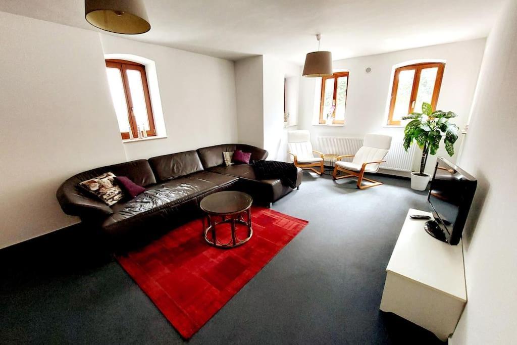 Zentrale Ferienwohnung - Direkt Am See Und Schloss شفيرين المظهر الخارجي الصورة